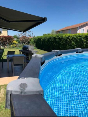 Maison très bien équipée avec piscine et au calme